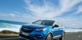 Grandland X, “En Güçlü Opel” Ünvanına Kavuştu Opel Grandland X plug-in hibrit, 300 beygir gücü sunar ve elektrik modunda 59 km'ye kadar araç kullanabilir.