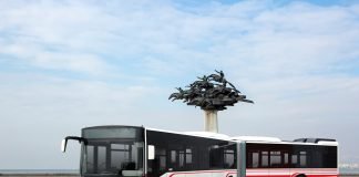 Otokar, İzmirlileri taşıyacak 304 otobüs için imzaları attı