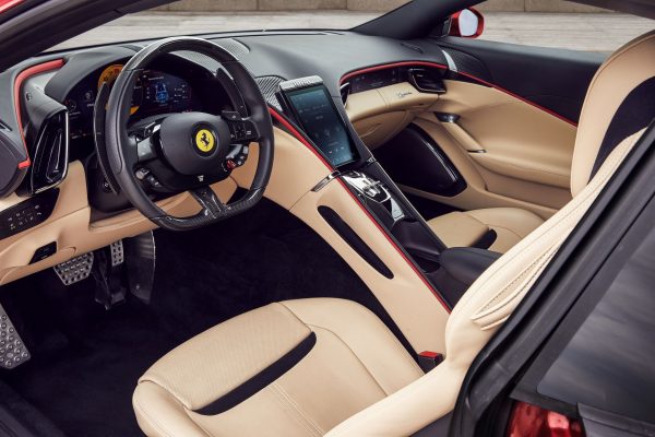Ferrari Roma Kokpit
