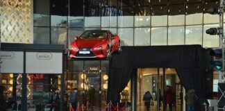 Lexus Zirvede Uçan Otomobil Sergilemesiyle “En İyi Stant ve Etkinlik Alanı Tasarımı” Ödülü Aldı