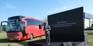 Mercedes-Benz Türk 100 Bininci Otobüsünü Banttan İndirdi