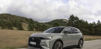 YENİ DS 7 E-TENSE, PARIS MODA HAFTASI HAUTE COUTURE DEFİLELERİNDE EN BÜYÜK FENOMENLERE EŞLİK EDİYOR!