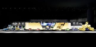 Renault, 26 Şubat – 3 Mart 2024 tarihleri arasında 91. Cenevre Uluslararası Otomobil Fuarı’nda, Salon 4’te bulunan 2.900 metrekarelik stantta yer alacak. Renault 5 E-Tech %100 Elektrikli’nin tanıtılacağı basın toplantısı 26 Şubat Pazartesi günü Türkiye saati ile 11.30’da başlayacak ve https://events.renault.com/en/ linkinden canlı olarak yayınlanacak. Renault’nun yeni ürün gamı fuarda yerini alıyor Renault,– R5VOLUTION IS A FRENCH THING – temasıyla oluşturduğu stantta elektrikli ve hybrid olmak üzere en güncel modellerini sergileyecek: E-Tech %100 elektrikli: Renault 5, Megane ve Scenic E-Tech full hybrid: Espace ve Rafale Renault 5 E-Tech %100 Elektrikli, Renault’nun interaktif avatarı Reno’yu içeren ilk model olacak. Ziyaretçiler, standın ortasında konumlanan sergileme alanında akıllı seyahat arkadaşı Reno ile sohbet ederek etkileşime girme imkanı yakalayacak. Fuarda ayrıca iki Ampere teknolojisi de sergilenecek: Yeni AmpR Small platformu (Renault 5 E-Tech %100 Elektrikli, B segmenti EV platformunu kullanan ilk model olacak.) Renault 5 E-Tech %100 Elektrikli’nin yeni motoru, çift yönlü şarj cihazı ve optimize bataryası Ayrıca Renault standında markanın ikonik modeline yönelik Renault 5 ürünleri de yer alacak. Fuarda konumlanan The Originals mağazasında Bonzini Langırt, Shapers Club sörf tahtası, Saint James yünlü kazak ve Plume elektrikli scooter gibi Fransız markalarıyla tasarlanan ve üretilen ürünler satılacak. Fransız startuplar ile benzersiz beş ortak proje Renault, Renault 5 E-Tech %100 Elektrikli ikonik aracının tanıtımını, ulaşım sektöründeki beş Fransız startup ile birlikte yürüttüğü bir program olan “5 Movements” ile zenginleştiriyor. Program kapsamında ilk katlanır yelkenli bot, ilk elektrikli BMX, ilk elektrikli jet ski, ilk elektrikli kar scooterı ve ilk elektrikli foil sörf tahtası olmak üzere 5 ulaşım aracı geliştirildi. Her bir ortak proje toprak, su, hava veya kar gibi doğal bir unsurdan ilham alıyor. Ayrıca tüm bu ulaşım araçları yenilikçi, kompakt ve yüksek performanslı olarak öne çıkıyor.