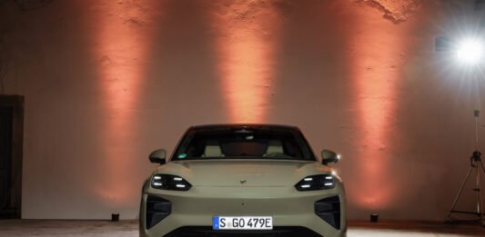 Bir İkondan İlham Alan Performans: Yeni yüzde 100 Elektrikli Cayenne Coupé