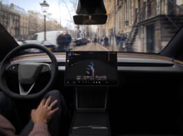 TESLA, FULL SELF-DRIVING (DENETİMLİ) ÖZELLİĞİNİ İLK KEZ AVRUPA’DA BİR ÜLKEDE KULLANIMA SUNUYOR