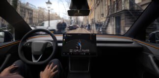 TESLA, FULL SELF-DRIVING (DENETİMLİ) ÖZELLİĞİNİ İLK KEZ AVRUPA’DA BİR ÜLKEDE KULLANIMA SUNUYOR