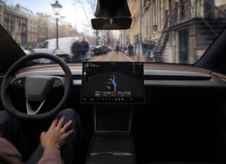TESLA, FULL SELF-DRIVING (DENETİMLİ) ÖZELLİĞİNİ İLK KEZ AVRUPA’DA BİR ÜLKEDE KULLANIMA SUNUYOR