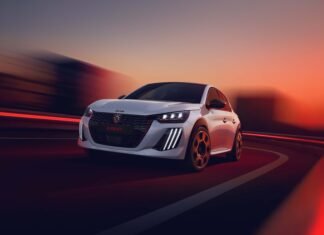 YENİ PEUGEOT E-208 GTi LE MANS’TA ÖRTÜLERİNİ KALDIRDI!