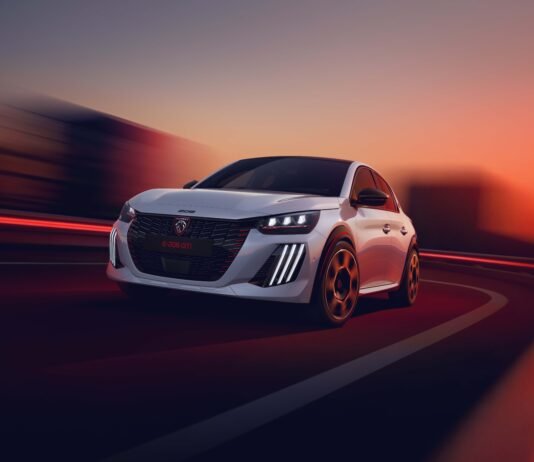 YENİ PEUGEOT E-208 GTi LE MANS’TA ÖRTÜLERİNİ KALDIRDI!